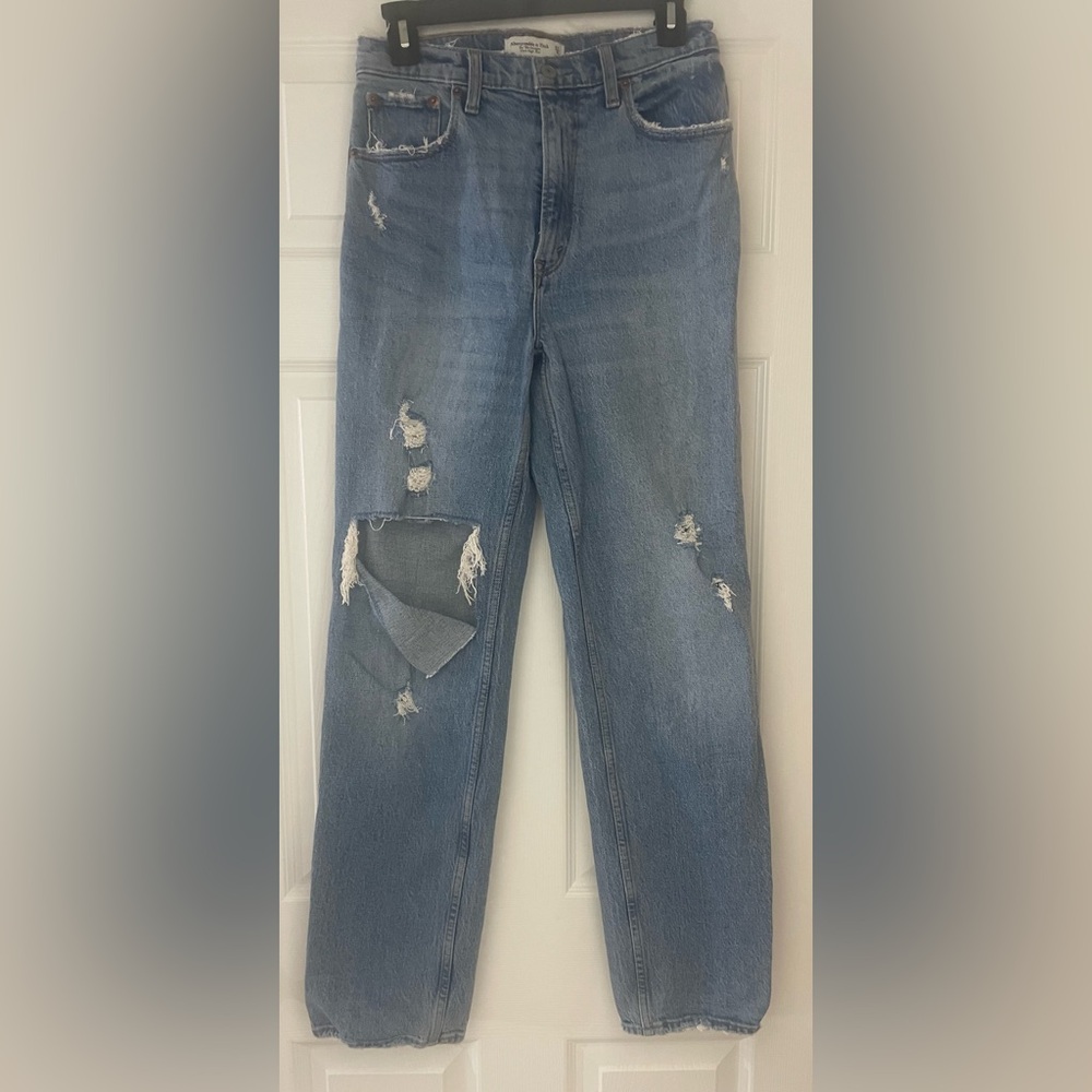 Abercrombie &Fitch 90’s Straight Ultra High Rise Distressed Jeans
